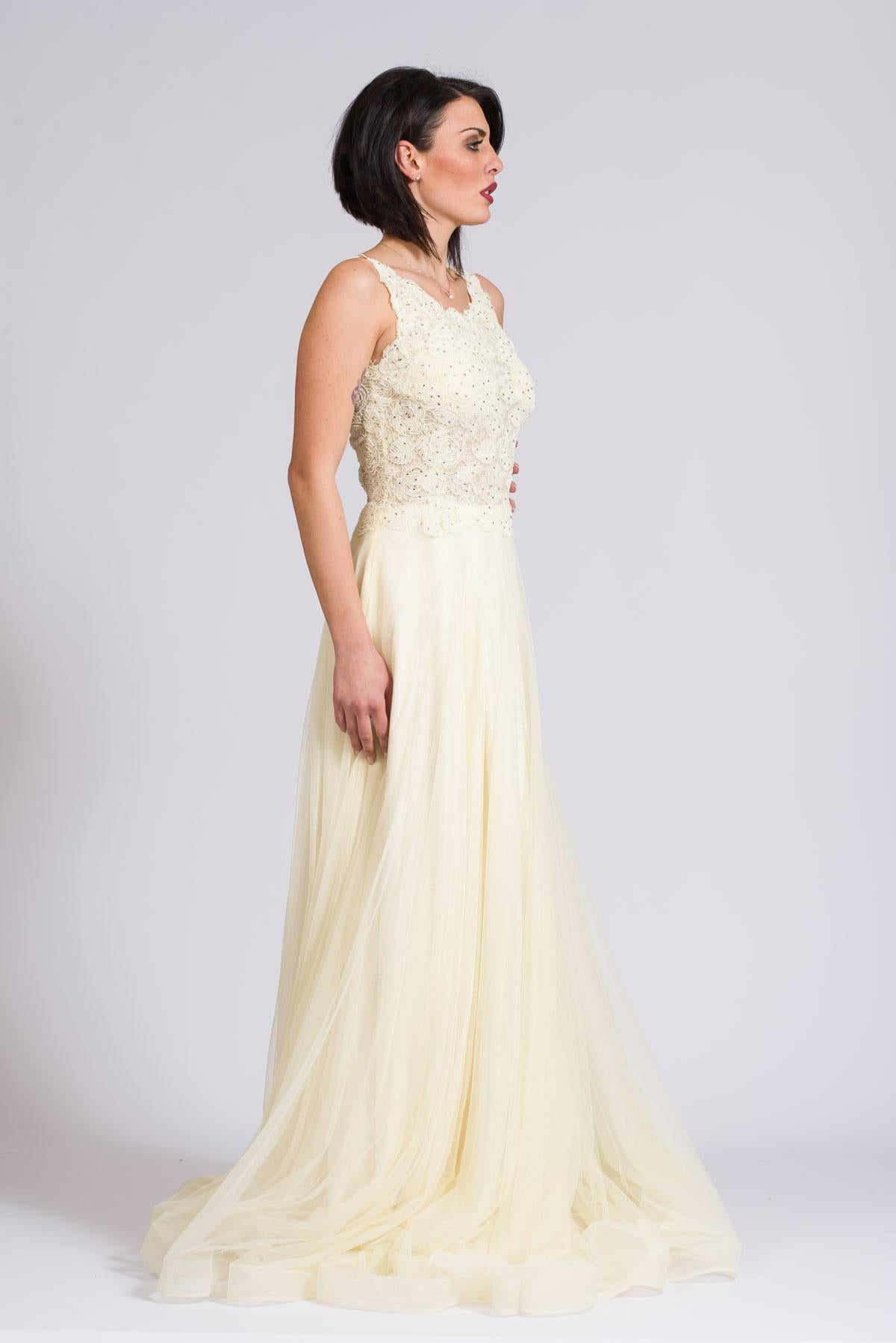Abito lungo con corpetto di pizzo.<BR/> ANT7043 GIALLO ANTILLE ELEGANCE