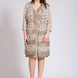 Abito con spolverino con fasce pizzo<BR/> SP180241 ORO SONIA PENA