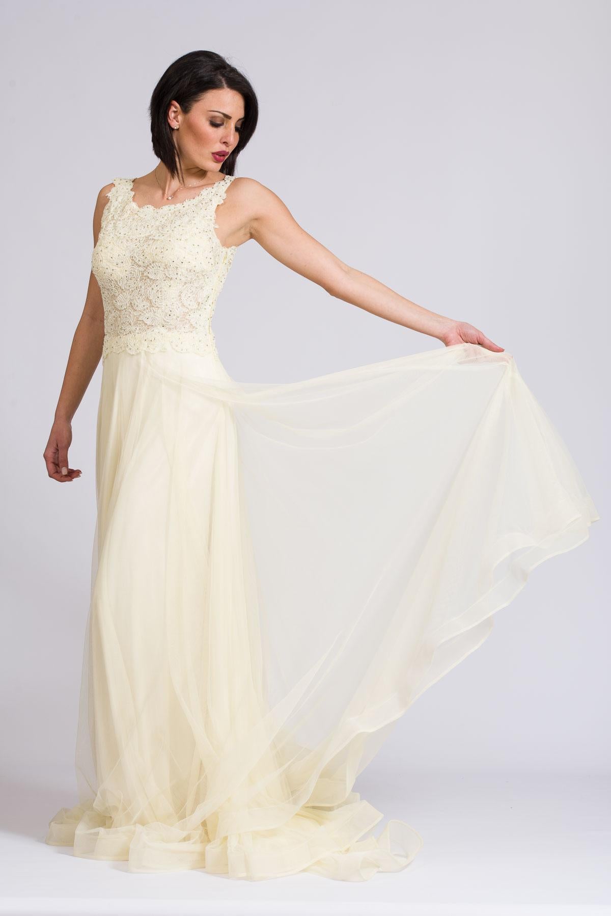 Abito lungo con corpetto di pizzo.<BR/> ANT7043 GIALLO ANTILLE ELEGANCE