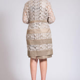 Abito con spolverino con fasce pizzo<BR/> SP180241 ORO SONIA PENA