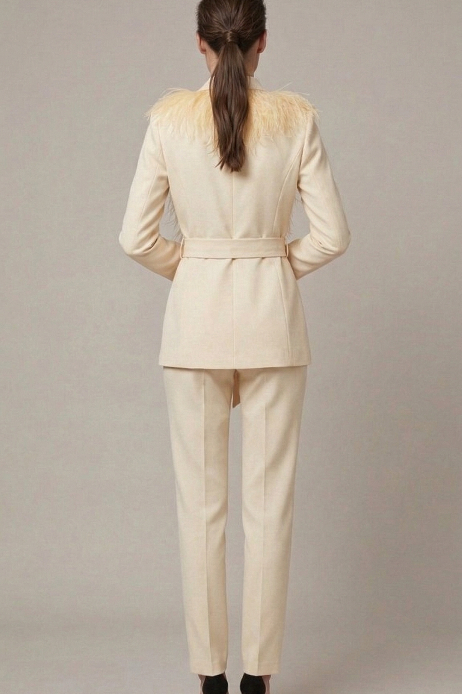 tailleur con piume bavero EC04609 BURRO MARICLA 