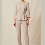 Completo Elegante con Blusa Peplum e Dettaglio Gioiello LIB26596 CREMA MARICLA 