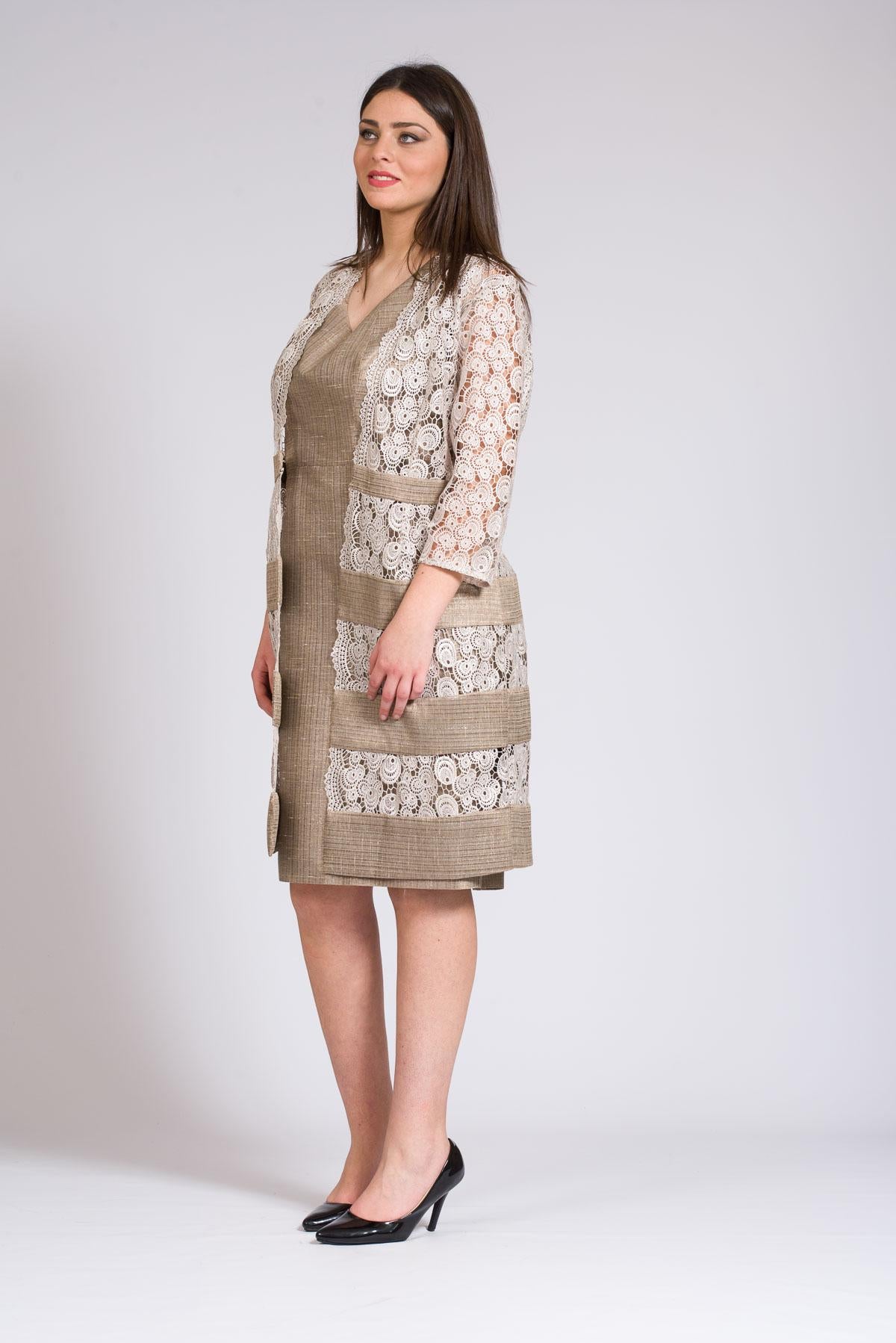 Abito con spolverino con fasce pizzo<BR/> SP180241 ORO SONIA PENA 
