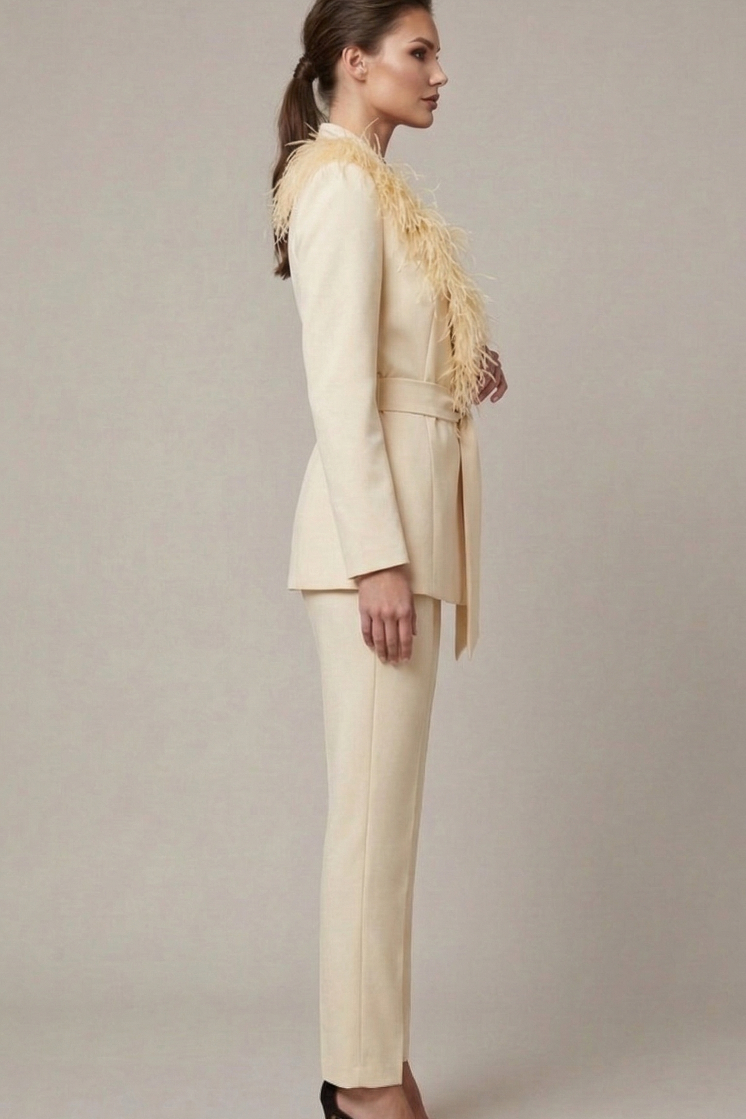 tailleur con piume bavero EC04609 BURRO MARICLA 