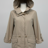 Parka Tecnico "Beige " con Cappuccio  Stile e Protezione CF22191 SABBIA CARLA FERRONI 