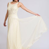 Abito lungo con corpetto di pizzo.<BR/> ANT7043 GIALLO ANTILLE ELEGANCE 