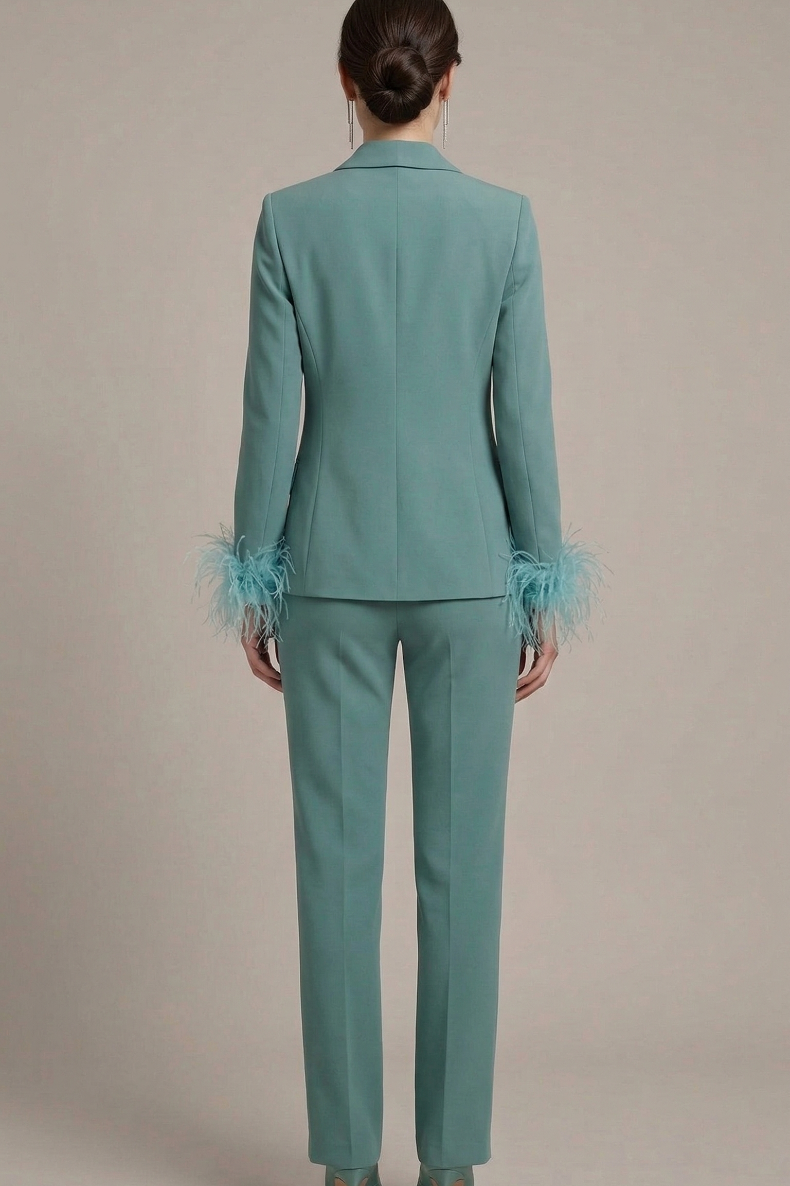 tailleur con collo raso e piume NC1426 MENTA MARICLA ELEGANCE 