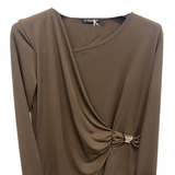 Blusa incrociata con dettaglio gioiello GR1468 MORO MARICLA 