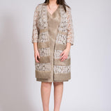 Abito con spolverino con fasce pizzo<BR/> SP180241 ORO SONIA PENA 