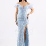Abito lungo in paillettes e piume  con scollo omerale e spacco SS23506 CELESTE MARICLA ELEGANCE 