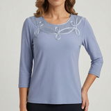 Maglia Elegante con Scollo Decorato e Dettagli Luce PER 26109 CELESTE MARICLA 