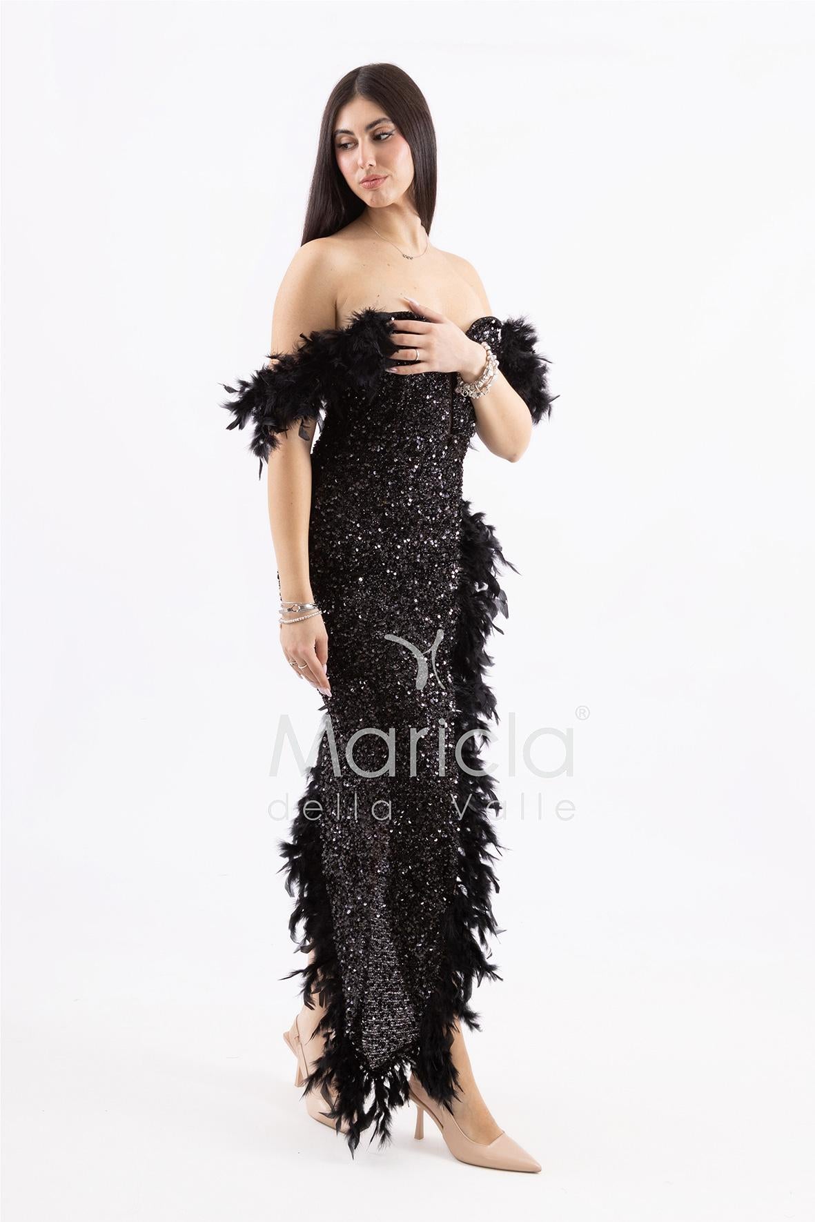 abito lungo scollo omerale spacco e piume SS23100 NERO MARICLA ELEGANCE 