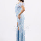Abito lungo in paillettes e piume  con scollo omerale e spacco SS23506 CELESTE MARICLA ELEGANCE 