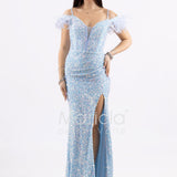 Abito lungo in paillettes e piume  con scollo omerale e spacco SS23506 CELESTE MARICLA ELEGANCE 