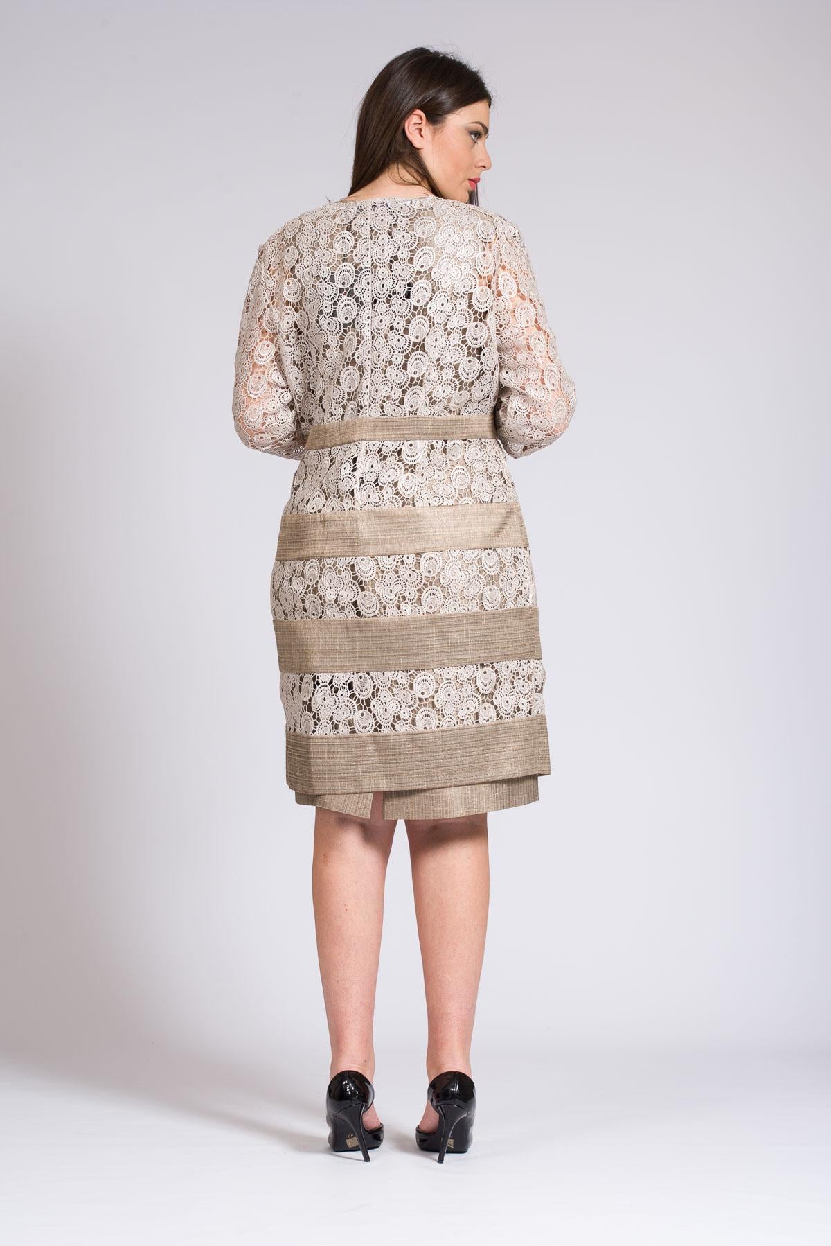Abito con spolverino con fasce pizzo<BR/> SP180241 ORO SONIA PENA 