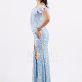 Abito lungo in paillettes e piume  con scollo omerale e spacco SS23506 CELESTE MARICLA ELEGANCE 