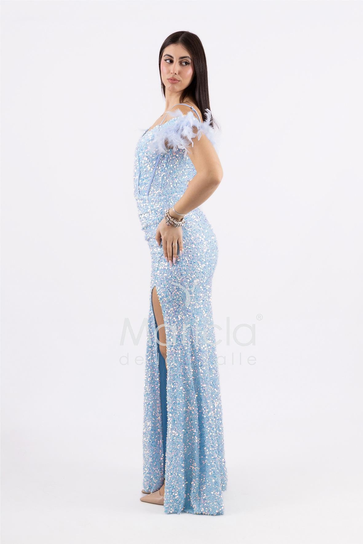 Abito lungo in paillettes e piume  con scollo omerale e spacco SS23506 CELESTE MARICLA ELEGANCE 