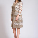 Abito con spolverino con fasce pizzo<BR/> SP180241 ORO SONIA PENA 