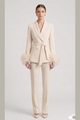 tailleur doppio petto con piume